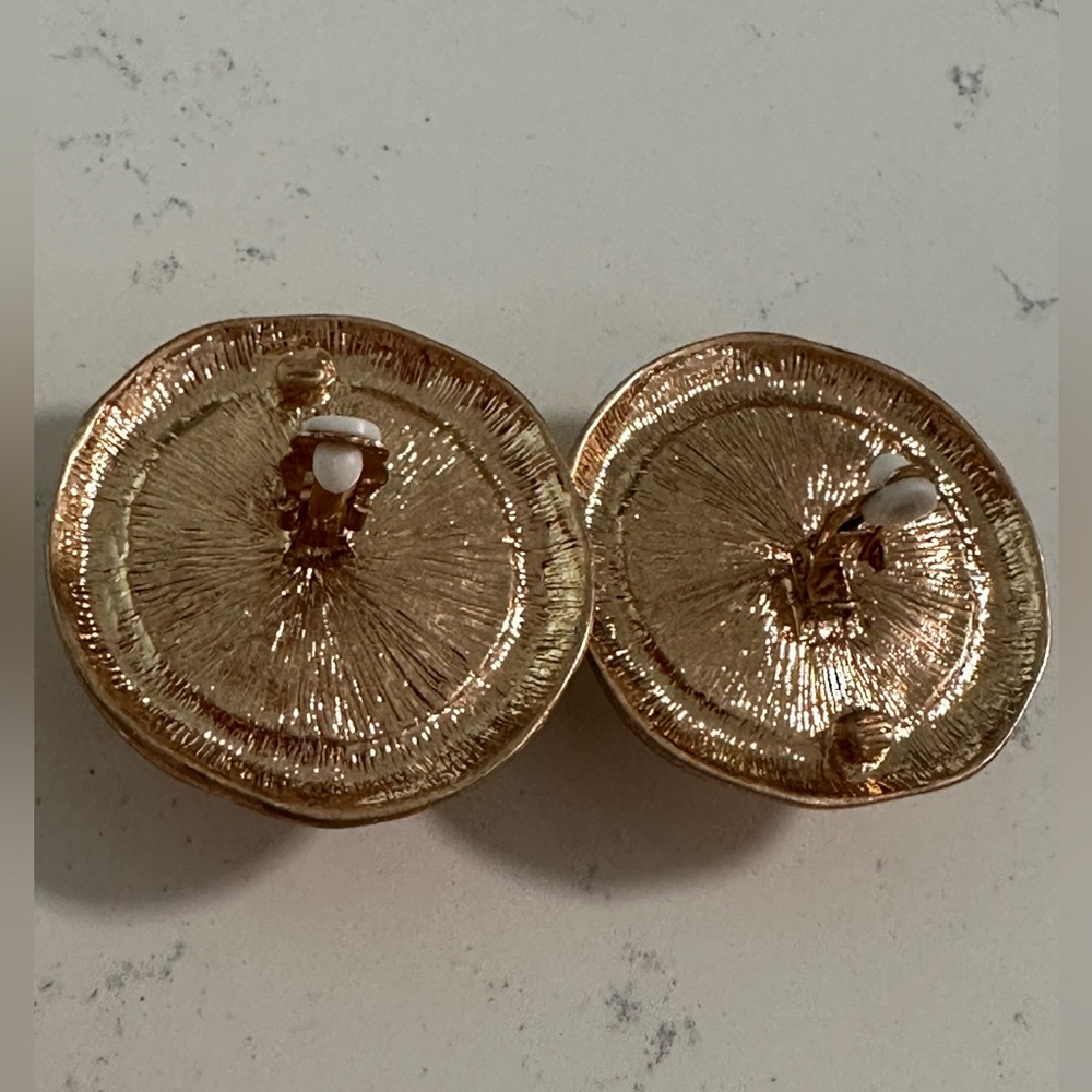 Elegant Gold and Cream Pearl Earrings clip on never used beauties - Picture 4 of 7